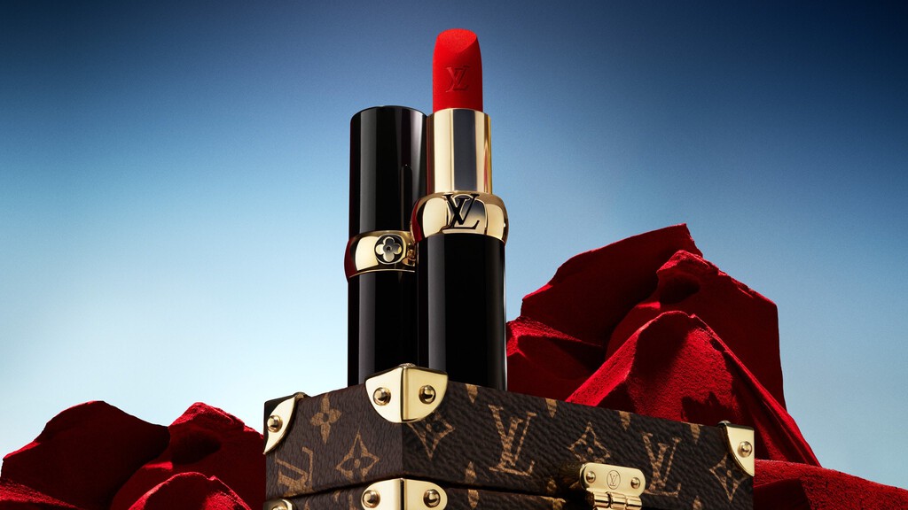 Louis Vuitton quiere recuperar sus ventas convirtiéndose en la Apple de la cosmética: su «iPhone» será un pintalabios de 160 dólares